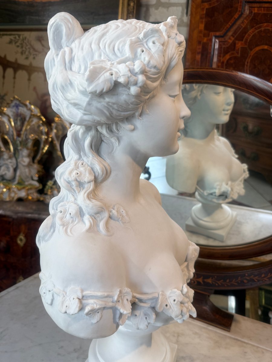 Biscuit Bust Of The Cheeky Young Girl-photo-1