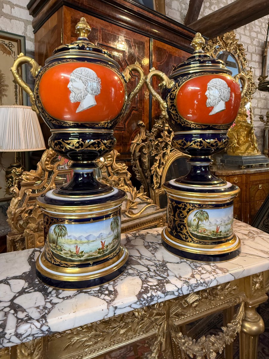 PAIRE DE POTS A PHARMACIE OU VASES A COUVERCLE NAPOLEON III-photo-1
