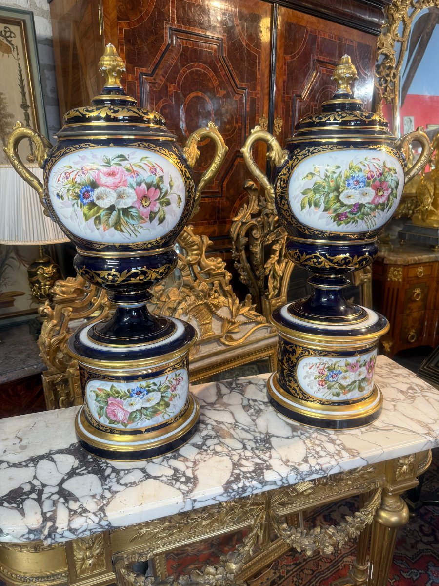 PAIRE DE POTS A PHARMACIE OU VASES A COUVERCLE NAPOLEON III