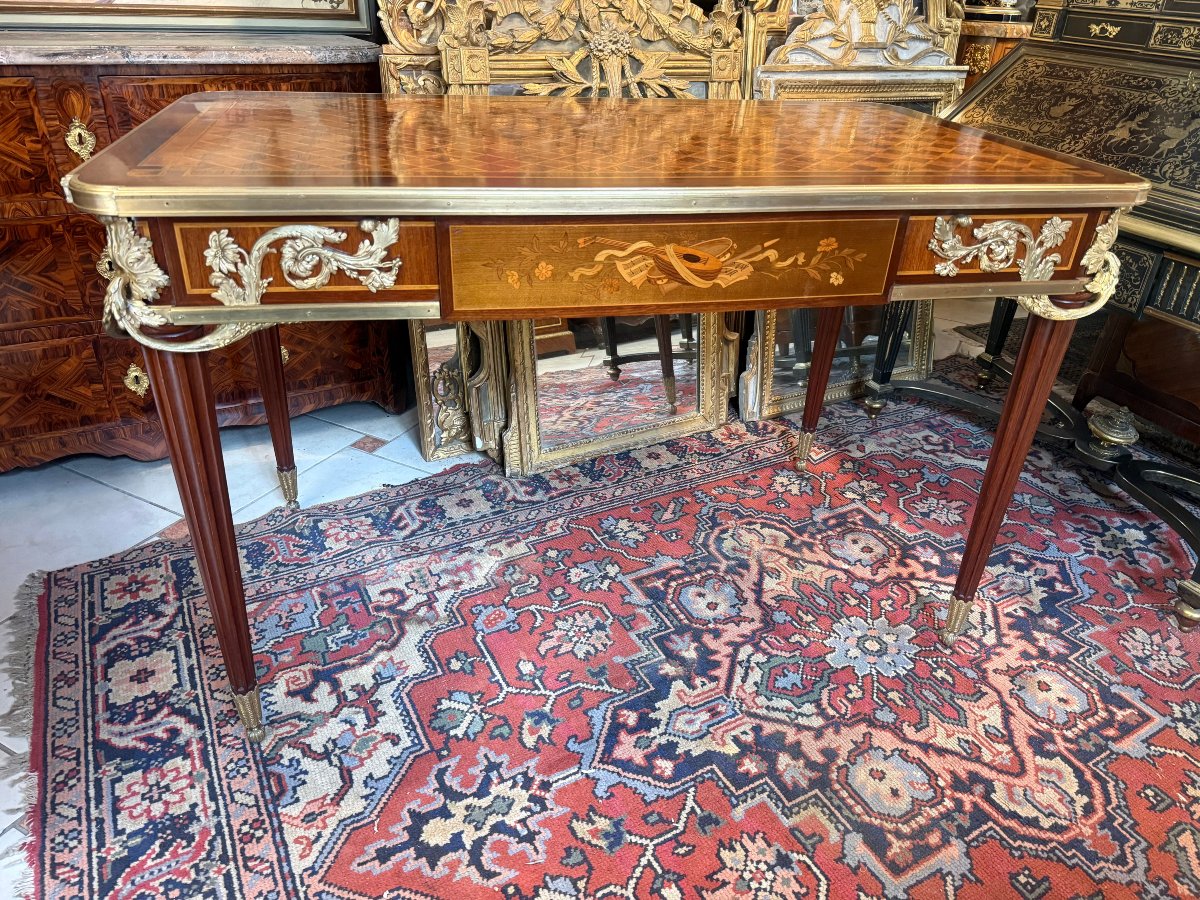BUREAU PLAT DE STYLE LOUIS XVI – NAPOLEON III – D’APRES UN MODELE DE Jean- Henri RIESNER