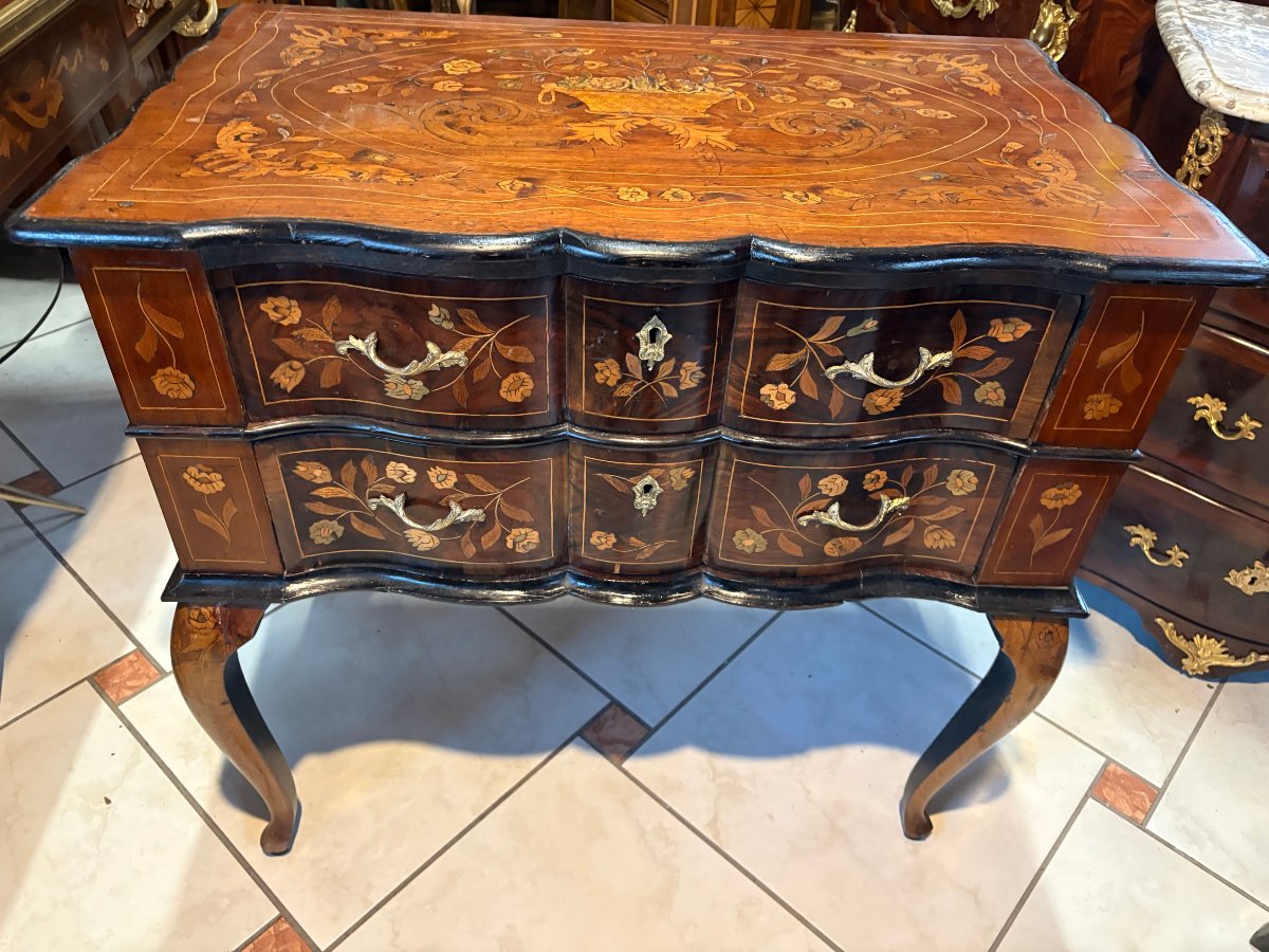 COMMODE SAUTEUSE FORMANT CONSOLE EN MARQUETERIE HOLLANDAISE 
