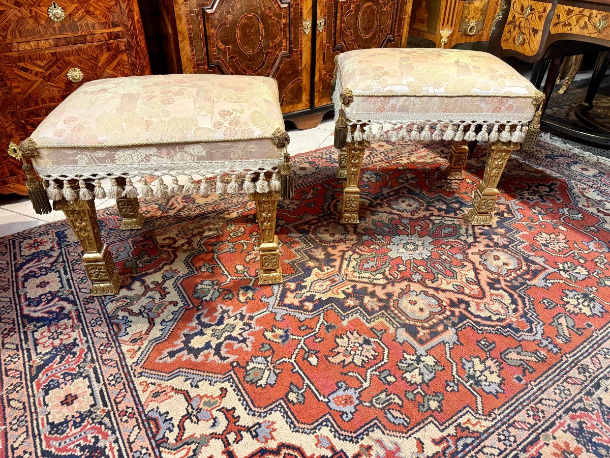 PAIRE DE TABOURETS DE STYLE LOUIS XIV