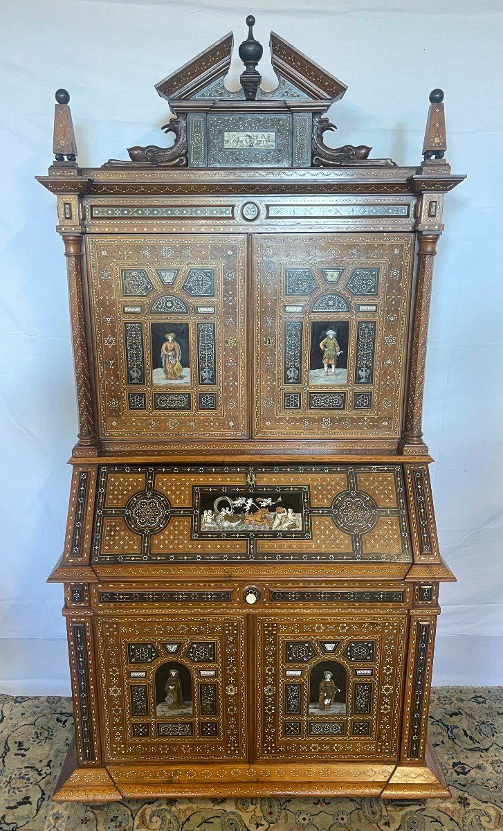 Cabinet With Leaves Of The Italian Renaissance