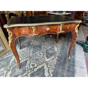 BUREAU PLAT DE STYLE LOUIS XV 