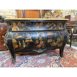 Louis XV Style Tomb-shaped Chest Of Drawers In Chinese Lacquer