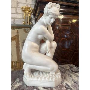 SCULPTURE "VENUS ACCROUPIE" D'APRES UN MODELE DE PIETRO BAZZANTI (1825/1895)