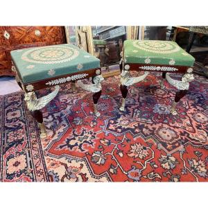 PAIRE DE TABOURETS AUX LIONS AILES DE STYLE EMPIRE