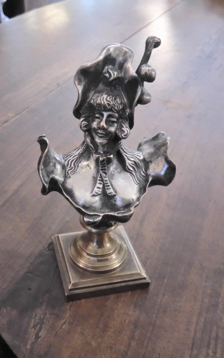 Bronze Argenté Représentant un buste de Femme  Fin XIXe 