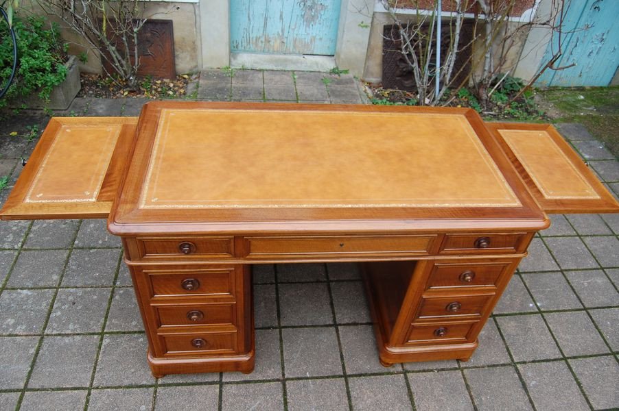 Louis Philippe Period Pedestal Desk In Walnut From The 19th Century