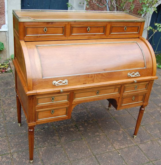 Louis XVI Period Walnut Desk From The 18th Century