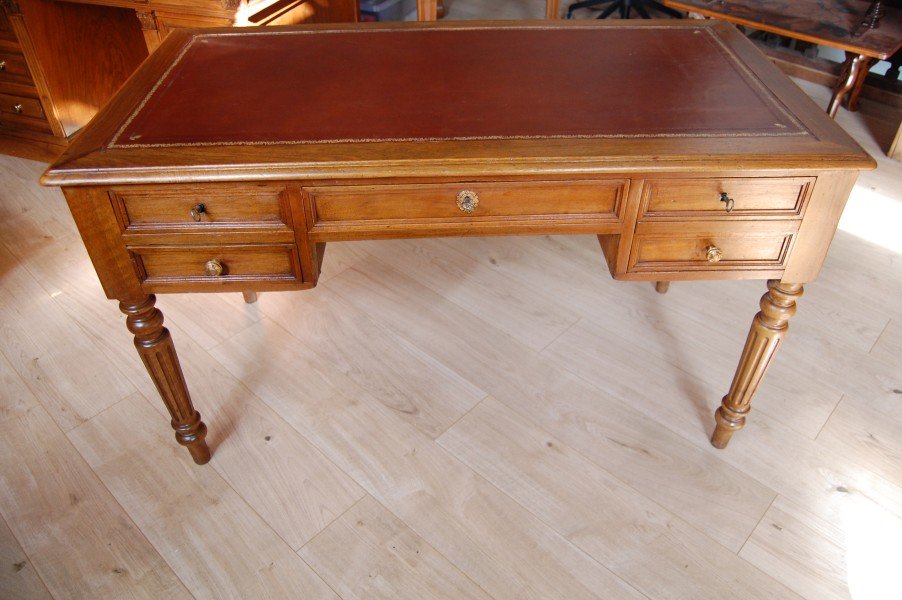 bureau en noyer d époque louis philippe  fin du 19 e siécle