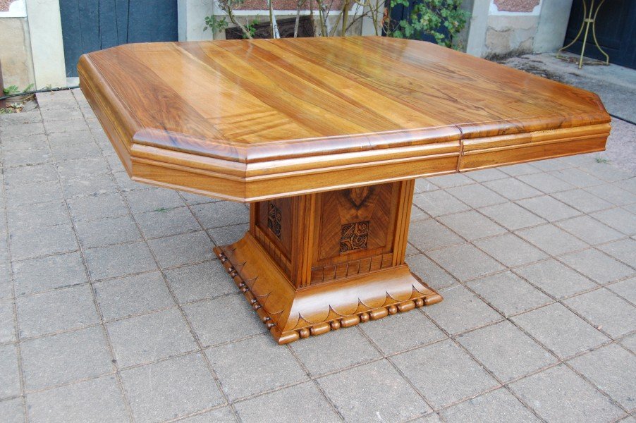 Art Deco Walnut Table With Extension Leaves From The 1920s