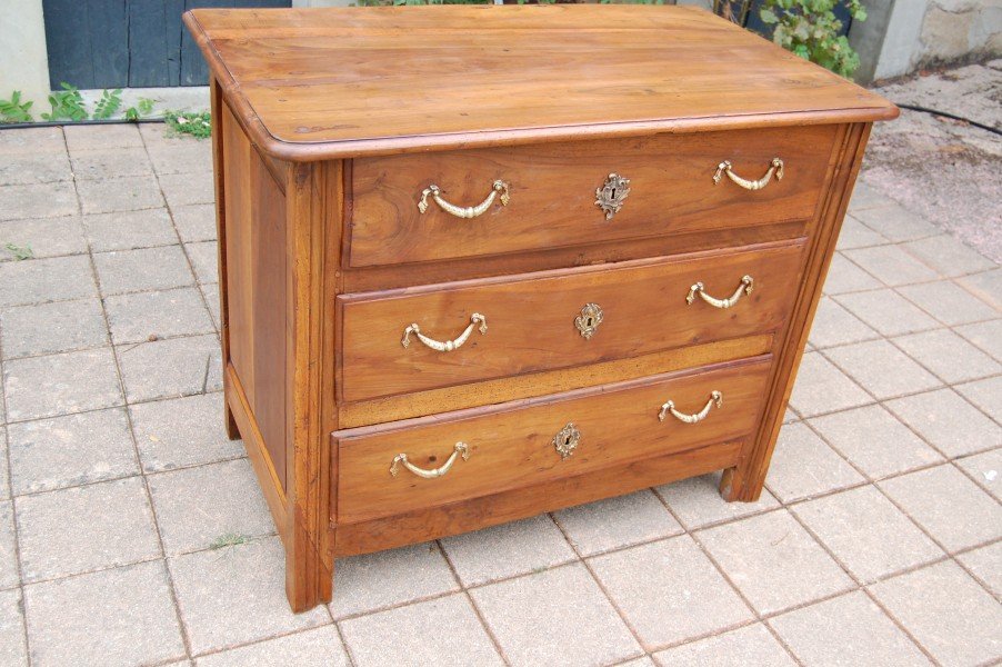 petite commode d époque louis XV en noyer du 18e siécle