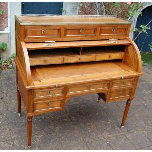 Louis XVI Period Cylinder Desk From The 18th Century