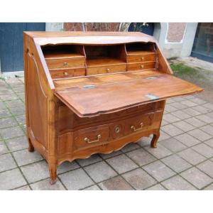 bureau a pente d époque louis XV transition  louis XVI  en noyer du 18e siécle