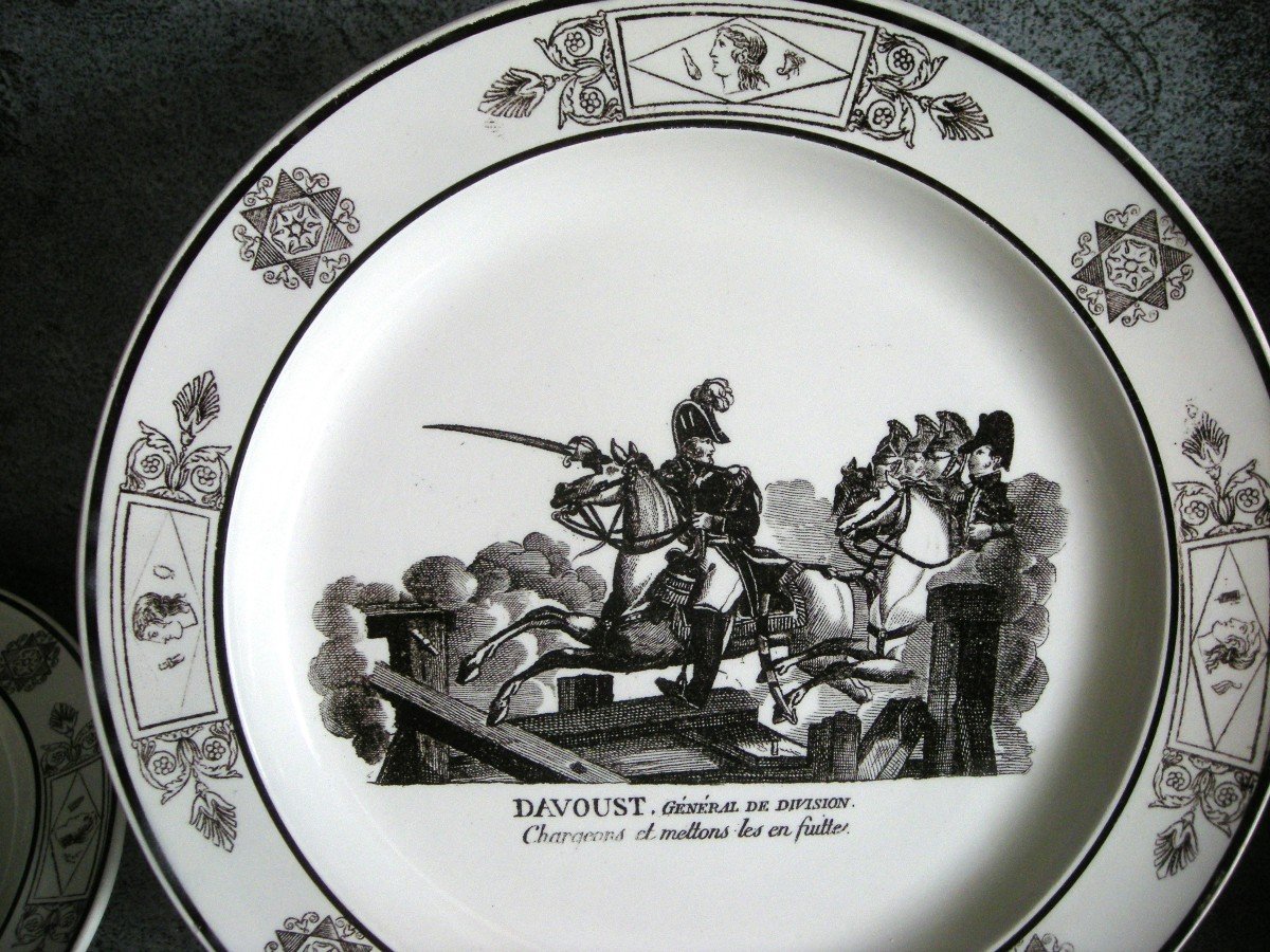 8  Assiettes  Faience  Vers  1824  Decor  Officiers  De  Napoleon  Bonaparte-photo-3