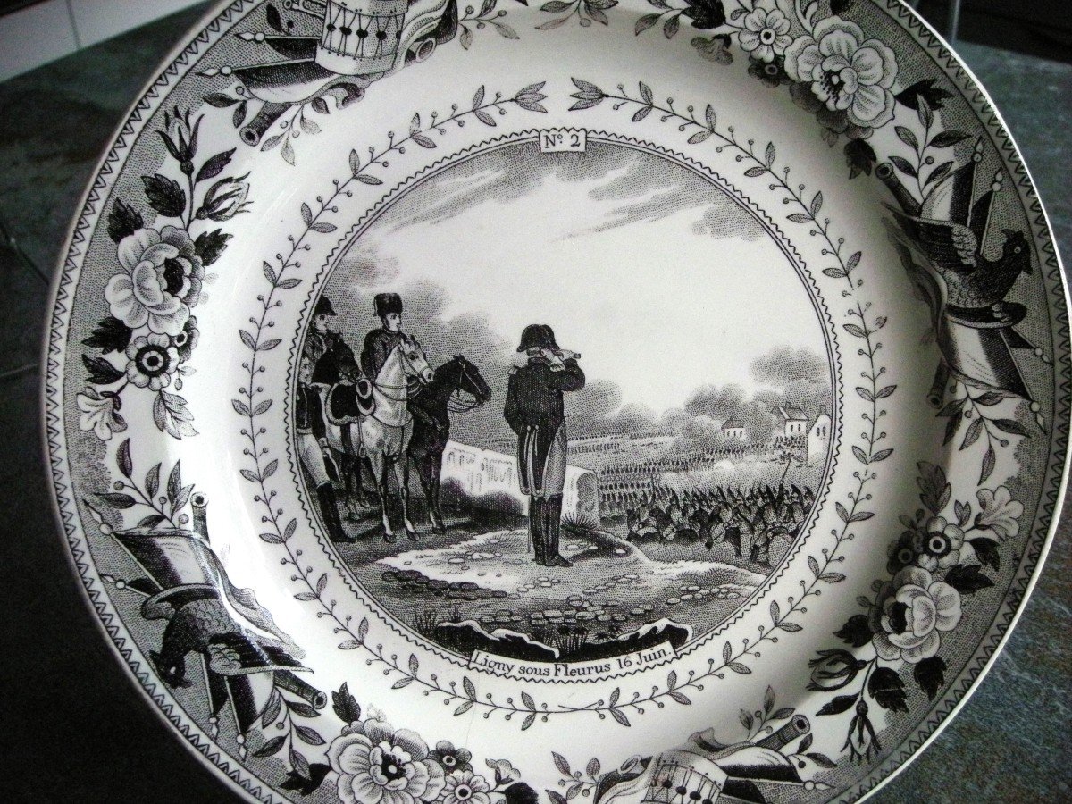 8  Assiettes  sur  " La  Vie  de  Napoléon  Bonaparte "  Signées  Montereau-photo-3