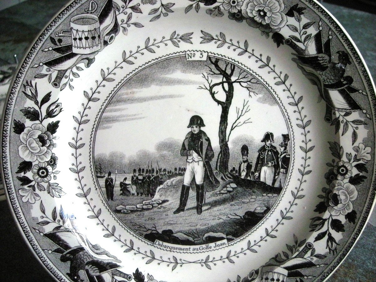 8  Assiettes  sur  " La  Vie  de  Napoléon  Bonaparte "  Signées  Montereau-photo-6