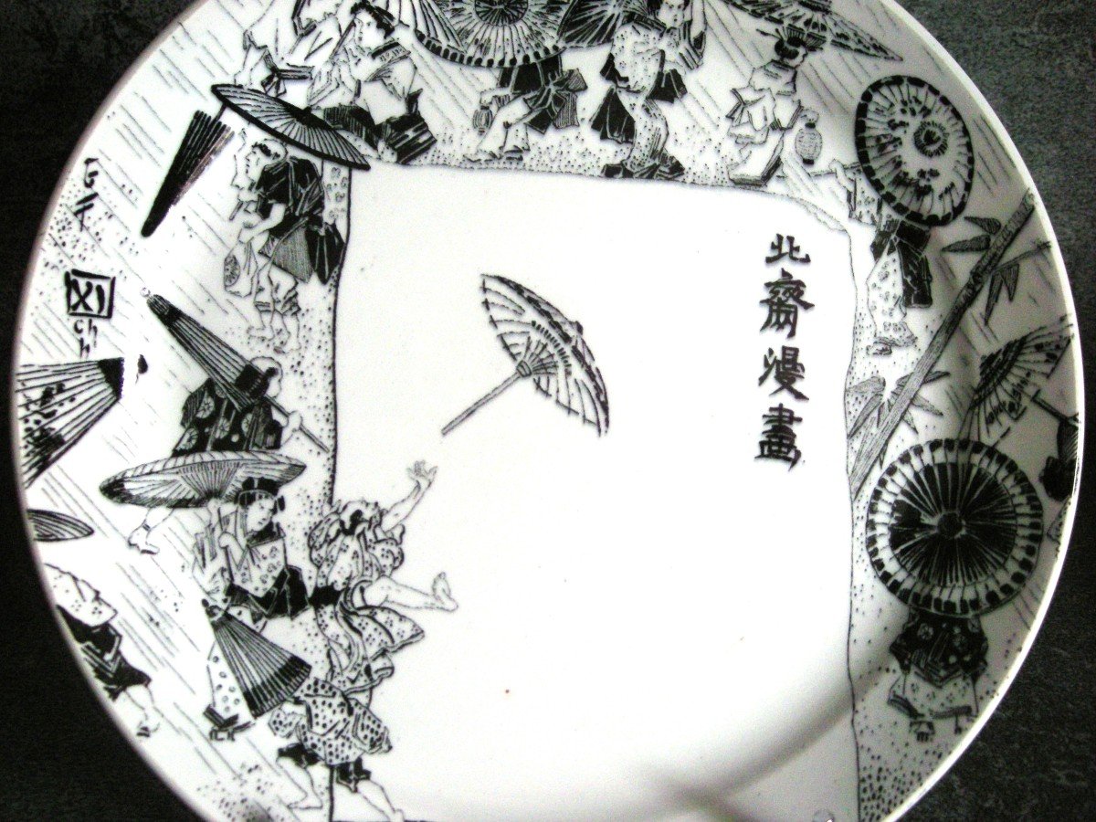 Assiette  Décor  Sur " La  Manga  d' Hokusai " De  Creil  Montereau