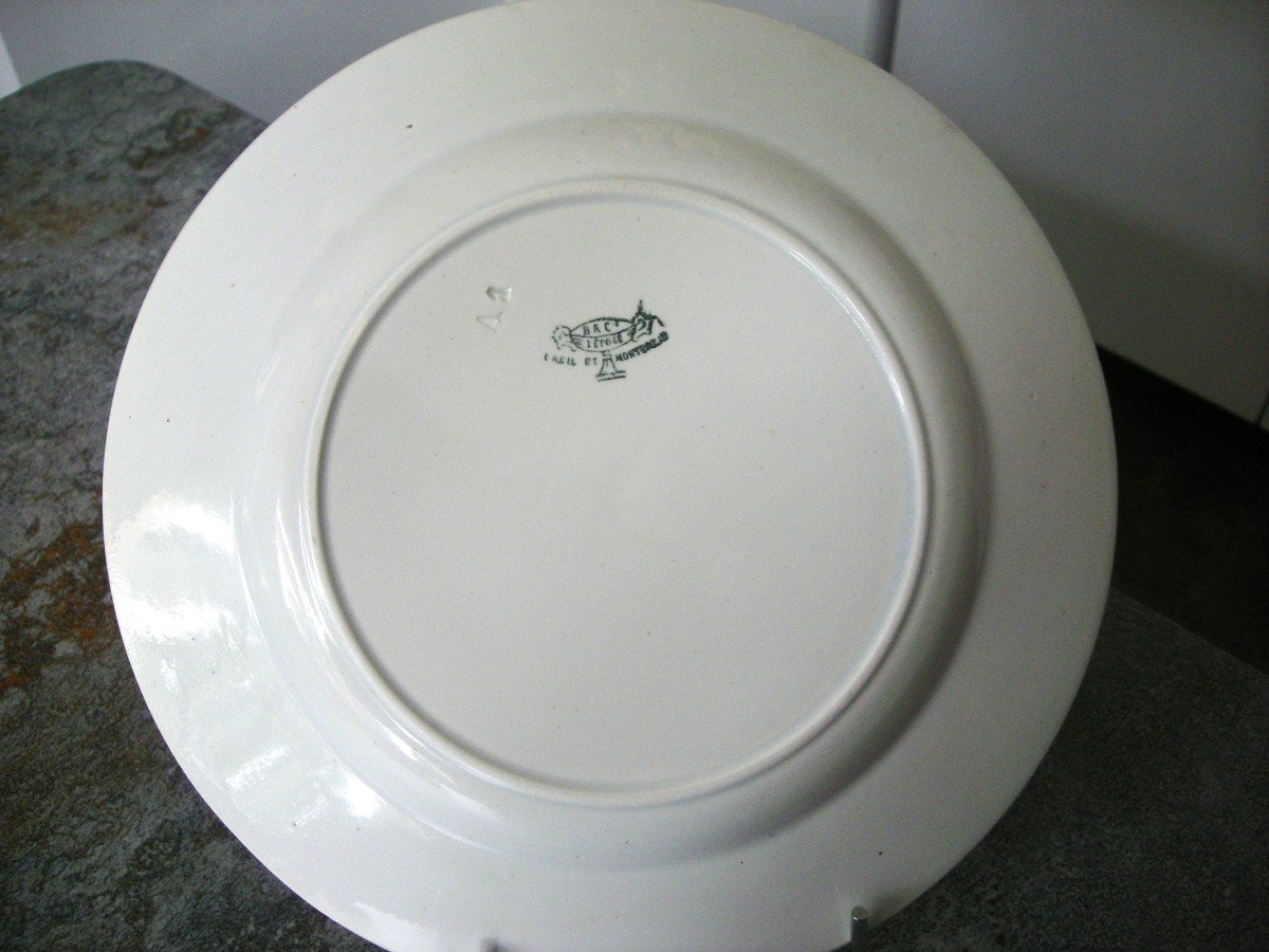 Assiette  "  Les  Contemporains Dans Leur Assiette "  De  Creil  Montereau-photo-1