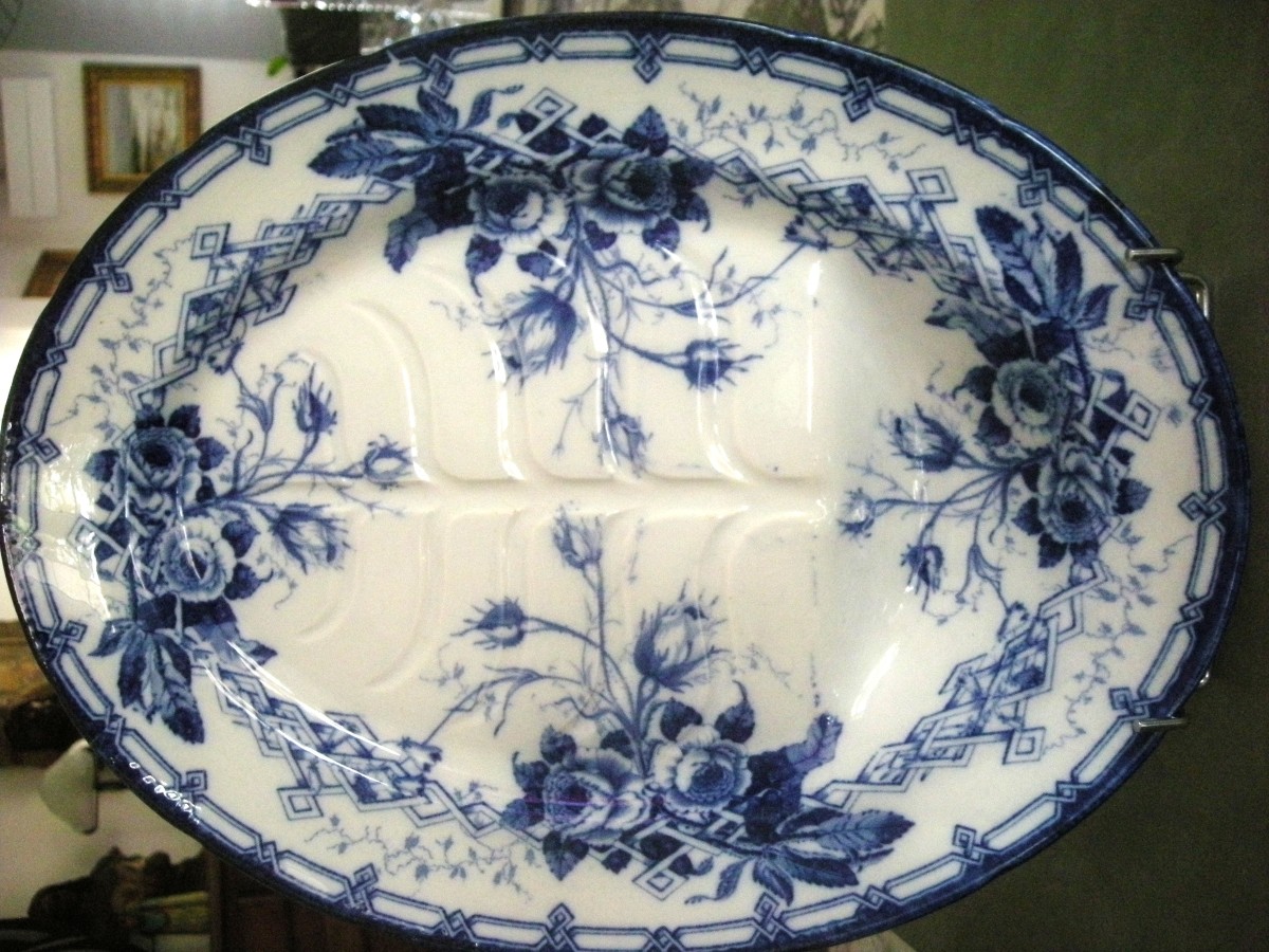 19th Century Earthenware Roasting Dish Flora Roses De Creil Montereau Service