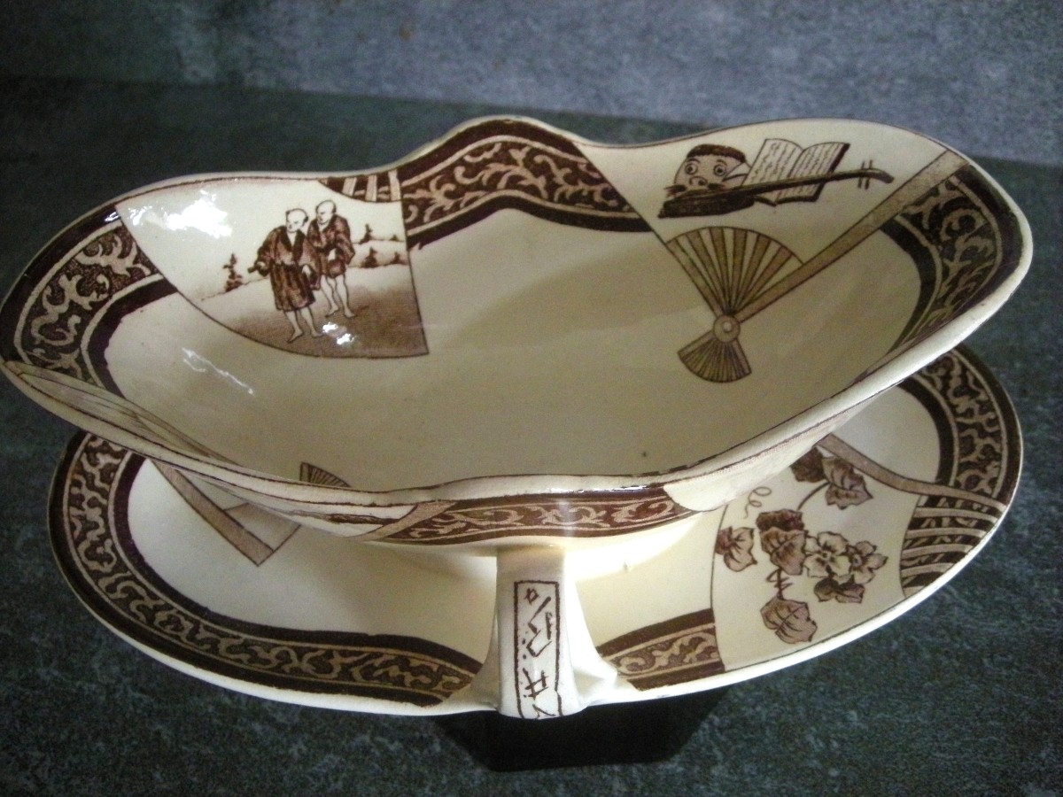 Jules Vieillard Bordeaux Faience Sauce Boat, Fan-shaped Sauce Boat, Bordeaux-photo-1