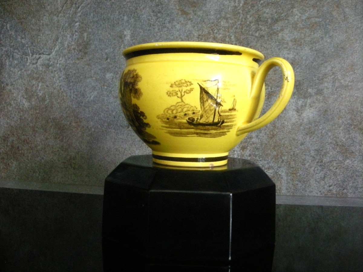 Tasse  chocolat  XIXème Faïence Fine Jaune  Décor  Oiseau-photo-2