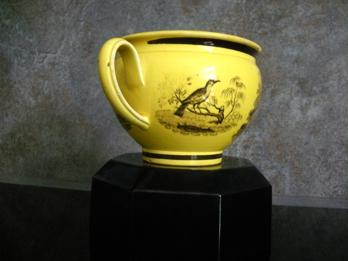 Tasse  chocolat  XIXème Faïence Fine Jaune  Décor  Oiseau