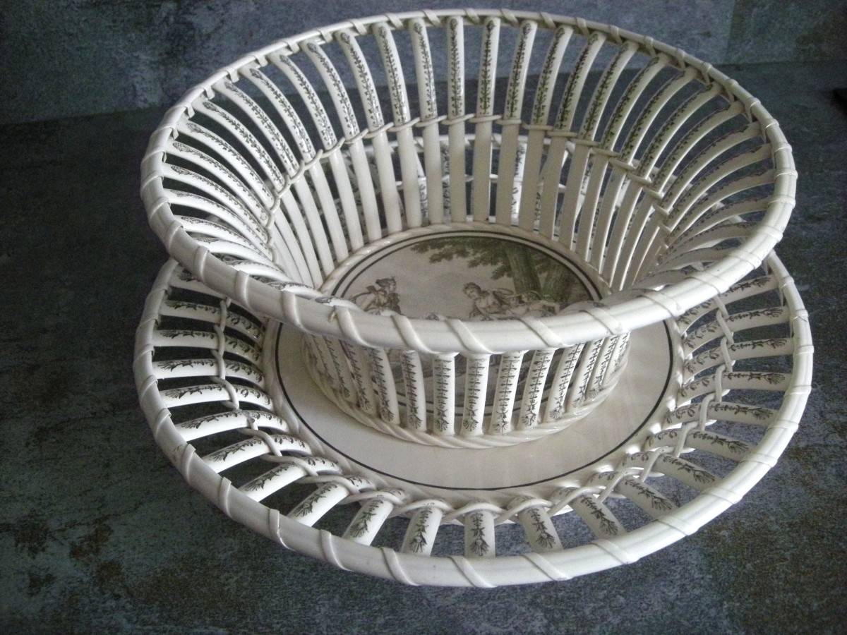 Corbeille  et  son  plateau  Faïence  Fine  Décor  Mythologique  de  Creil-photo-2