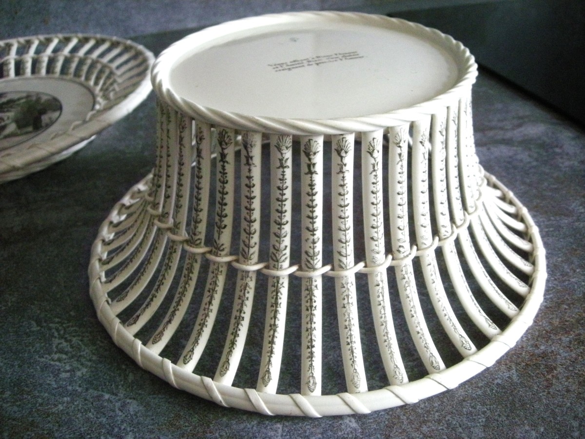 Corbeille  et  son  plateau  Faïence  Fine  Décor  Mythologique  de  Creil-photo-3