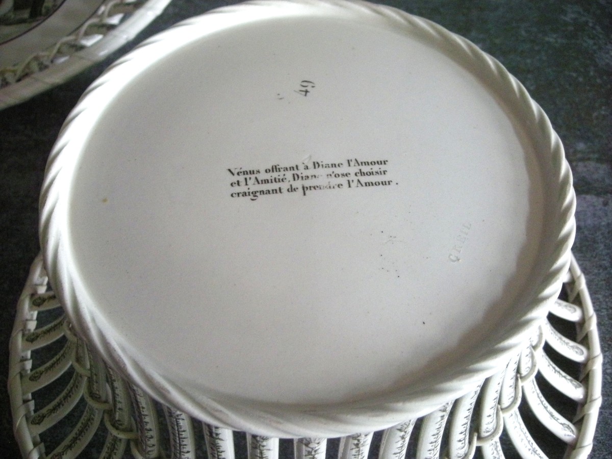 Corbeille  et  son  plateau  Faïence  Fine  Décor  Mythologique  de  Creil-photo-4