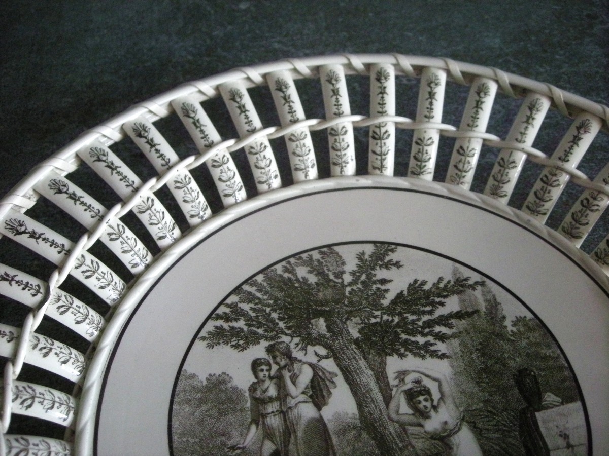 Corbeille  et  son  plateau  Faïence  Fine  Décor  Mythologique  de  Creil-photo-7