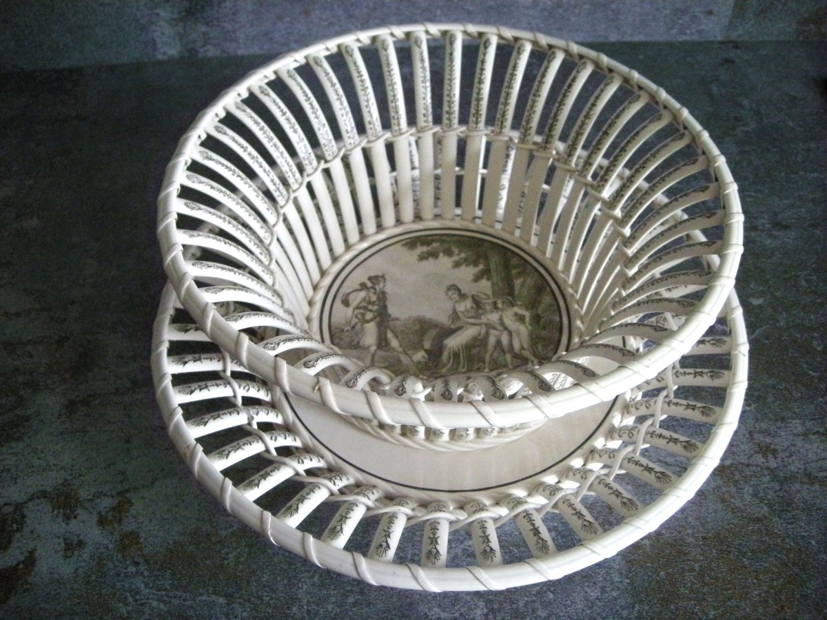 Corbeille  et  son  plateau  Faïence  Fine  Décor  Mythologique  de  Creil