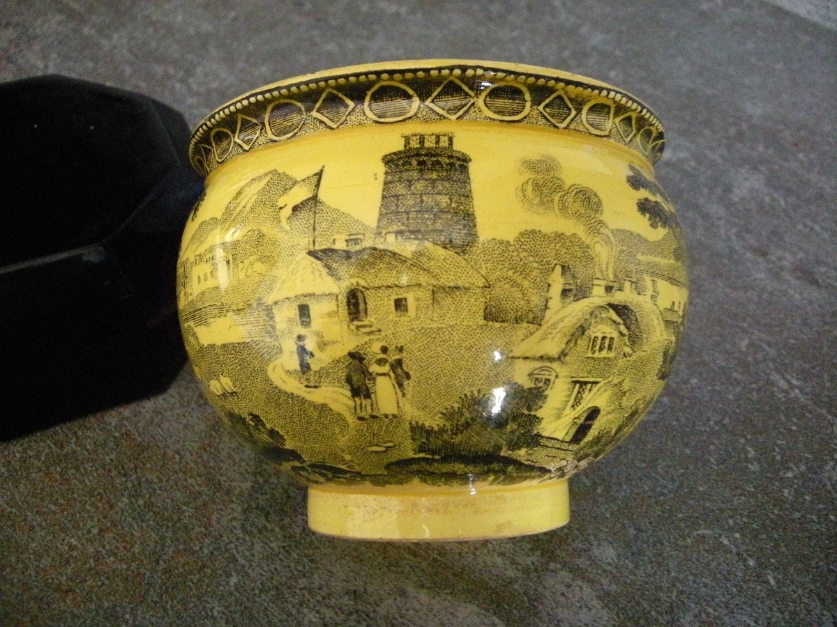 Large 19th Century Fine Yellow Earthenware Cup With "a True Little Painting" Decoration-photo-1