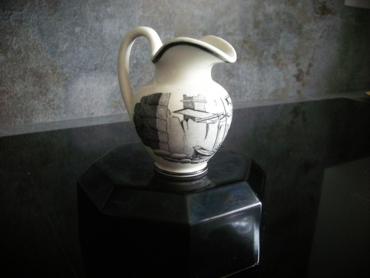 Aiguière  Porcelaine  Opaque  1824  Manufacture  de  Choisy le Roi 