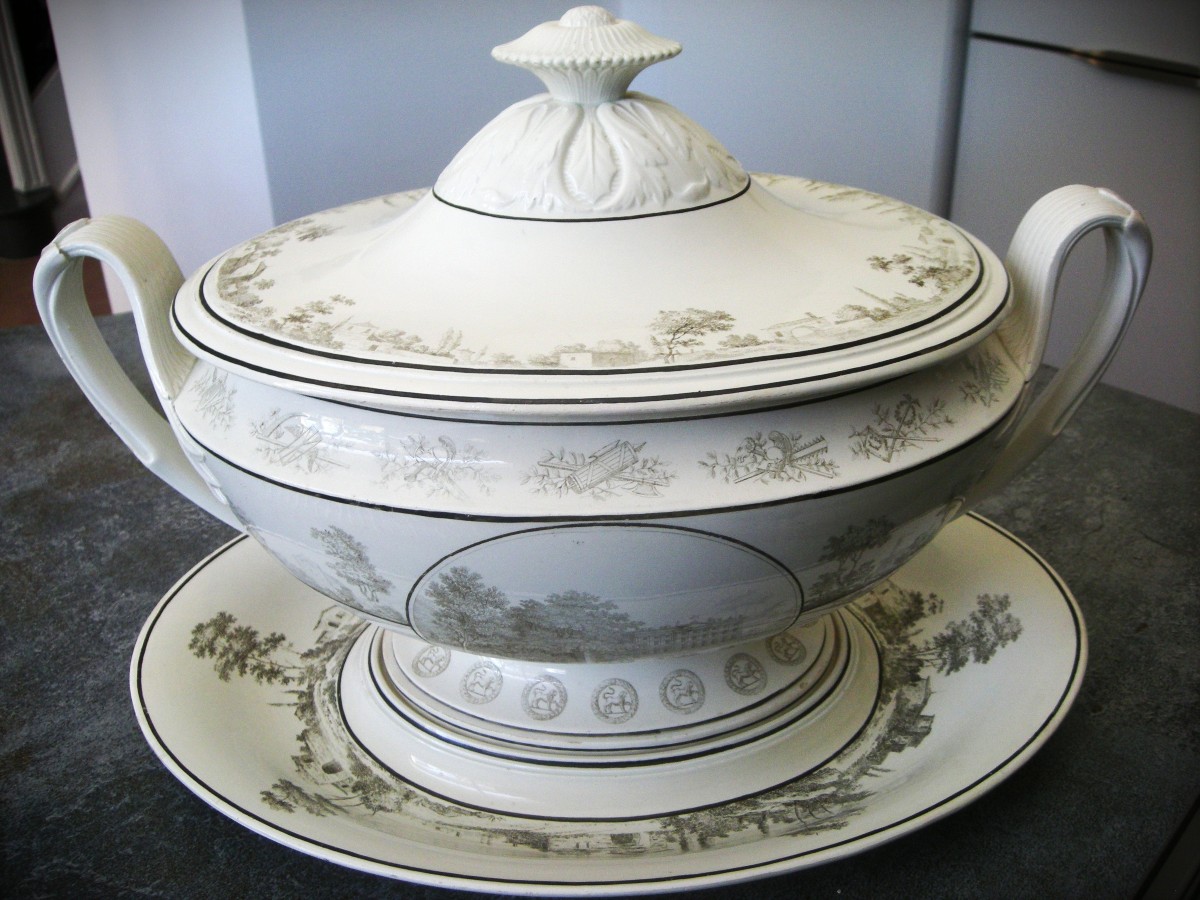 Soupière  d' Apparat  Epoque  Empire  1808   signée  Creil