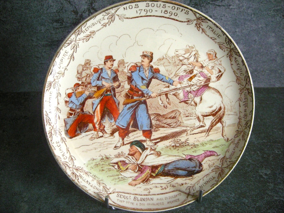 9  Assiettes  Faïence  vers  1890  Décor " LES  SOUS - OFFS "  de  Creil  Montereau-photo-2