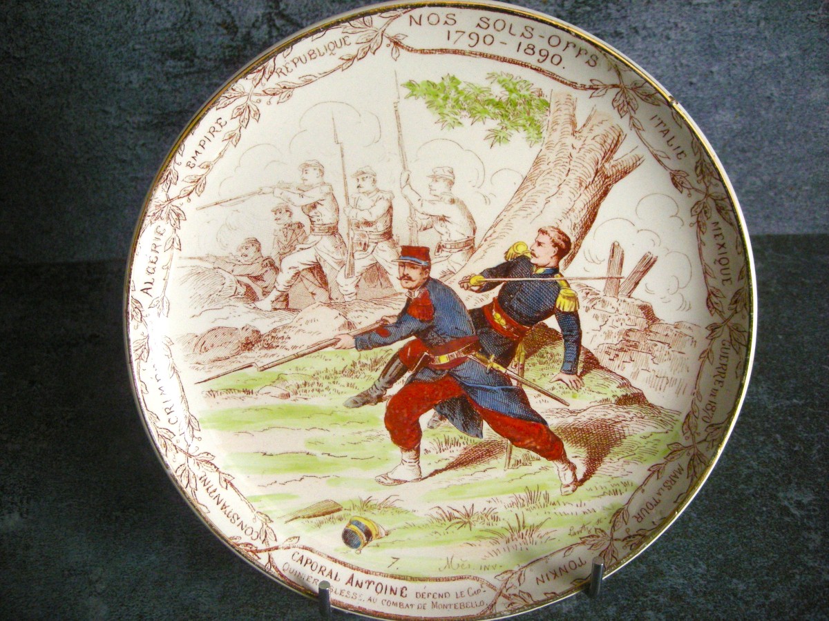 9  Assiettes  Faïence  vers  1890  Décor " LES  SOUS - OFFS "  de  Creil  Montereau-photo-3