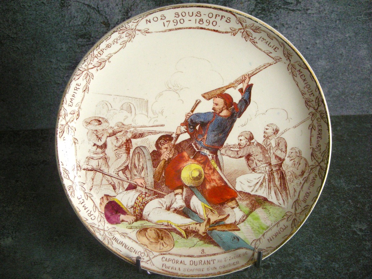 9  Assiettes  Faïence  vers  1890  Décor " LES  SOUS - OFFS "  de  Creil  Montereau-photo-6