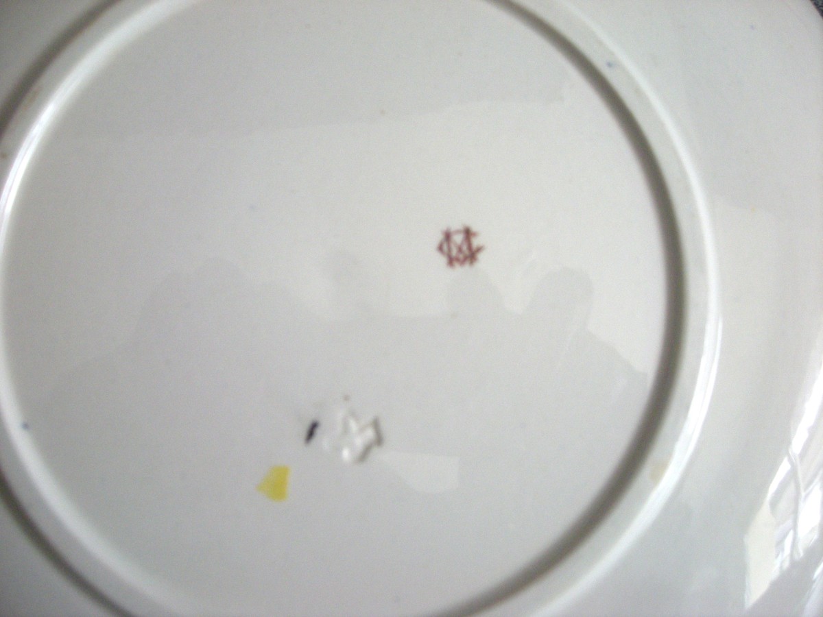 9  Assiettes  Faïence  vers  1890  Décor " LES  SOUS - OFFS "  de  Creil  Montereau-photo-7