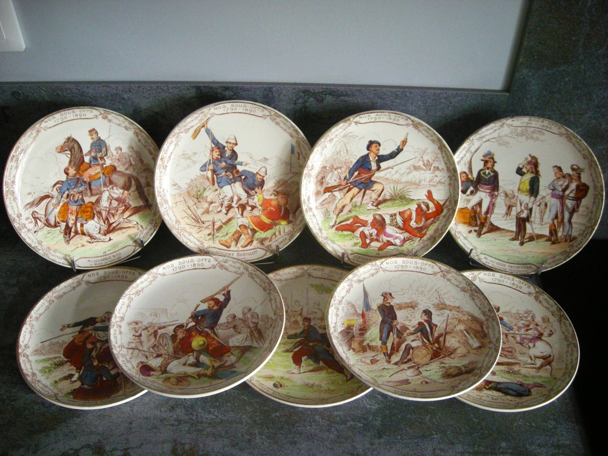 9  Assiettes  Faïence  vers  1890  Décor " LES  SOUS - OFFS "  de  Creil  Montereau-photo-8