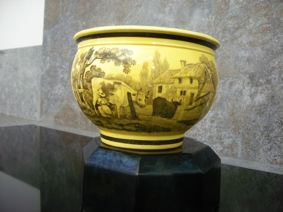 Fine Yellow 1825 Earthenware Chocolate Cup Decorated With -photo-1