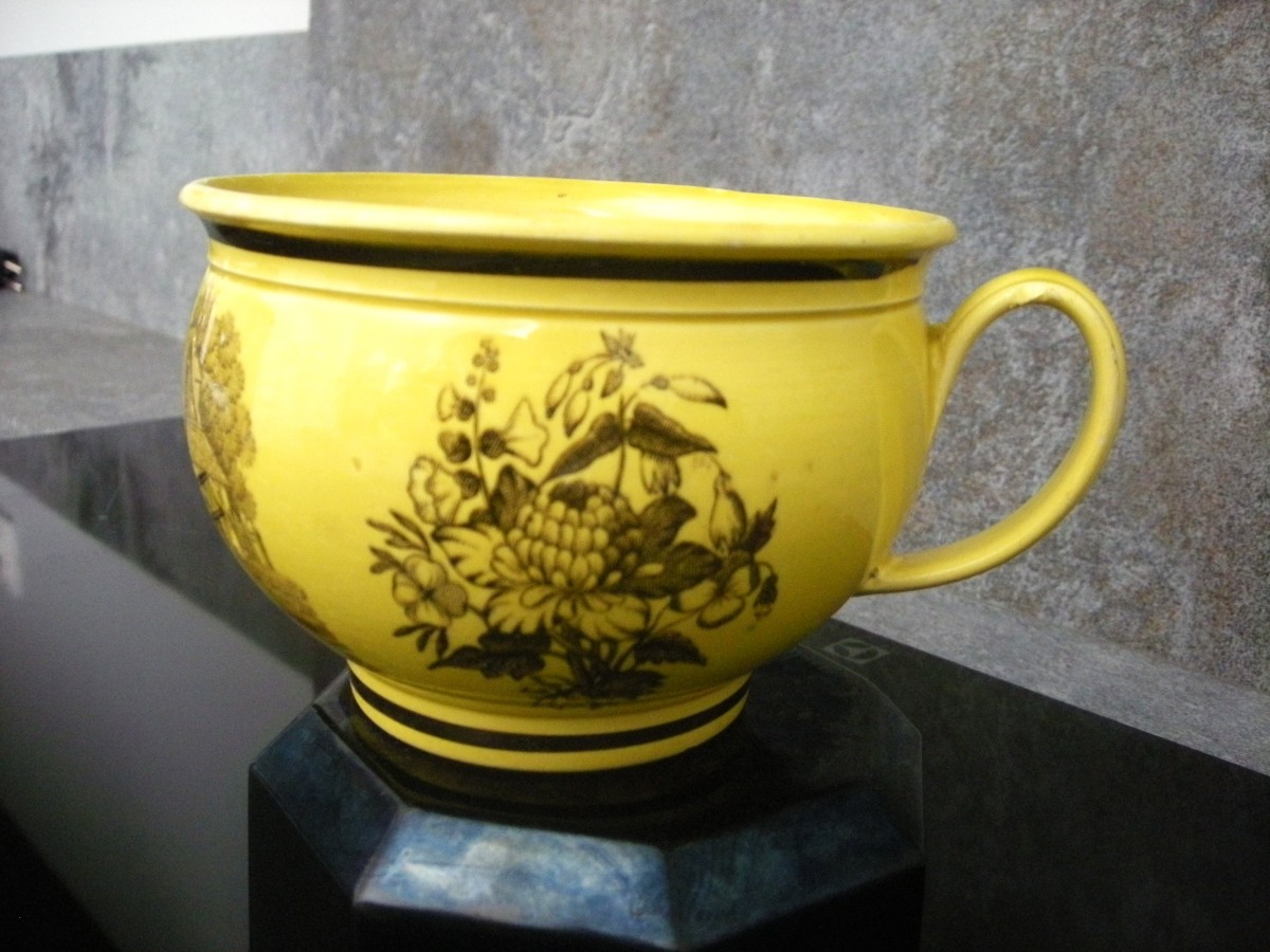 Fine Yellow 1825 Earthenware Chocolate Cup Decorated With -photo-2