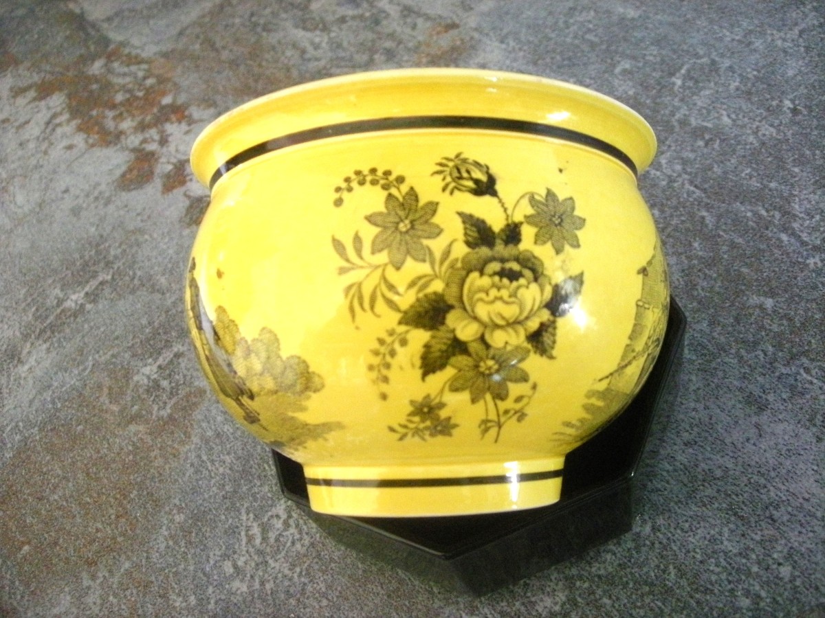 Fine Yellow Earthenware Chocolate Cup Decorated With The -photo-5