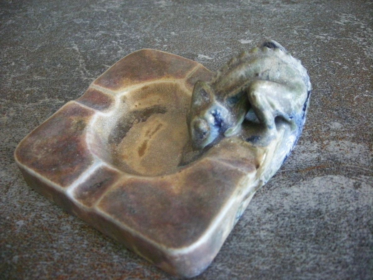 Art Nouveau Stoneware Ashtray By Ch. Greber, Decorated With A Chameleon