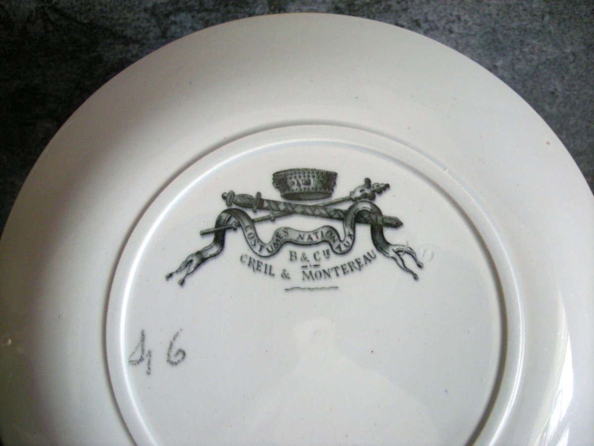 4  Plates  Polychrome  "  National Costumes  "  Creil And Montereau-photo-5