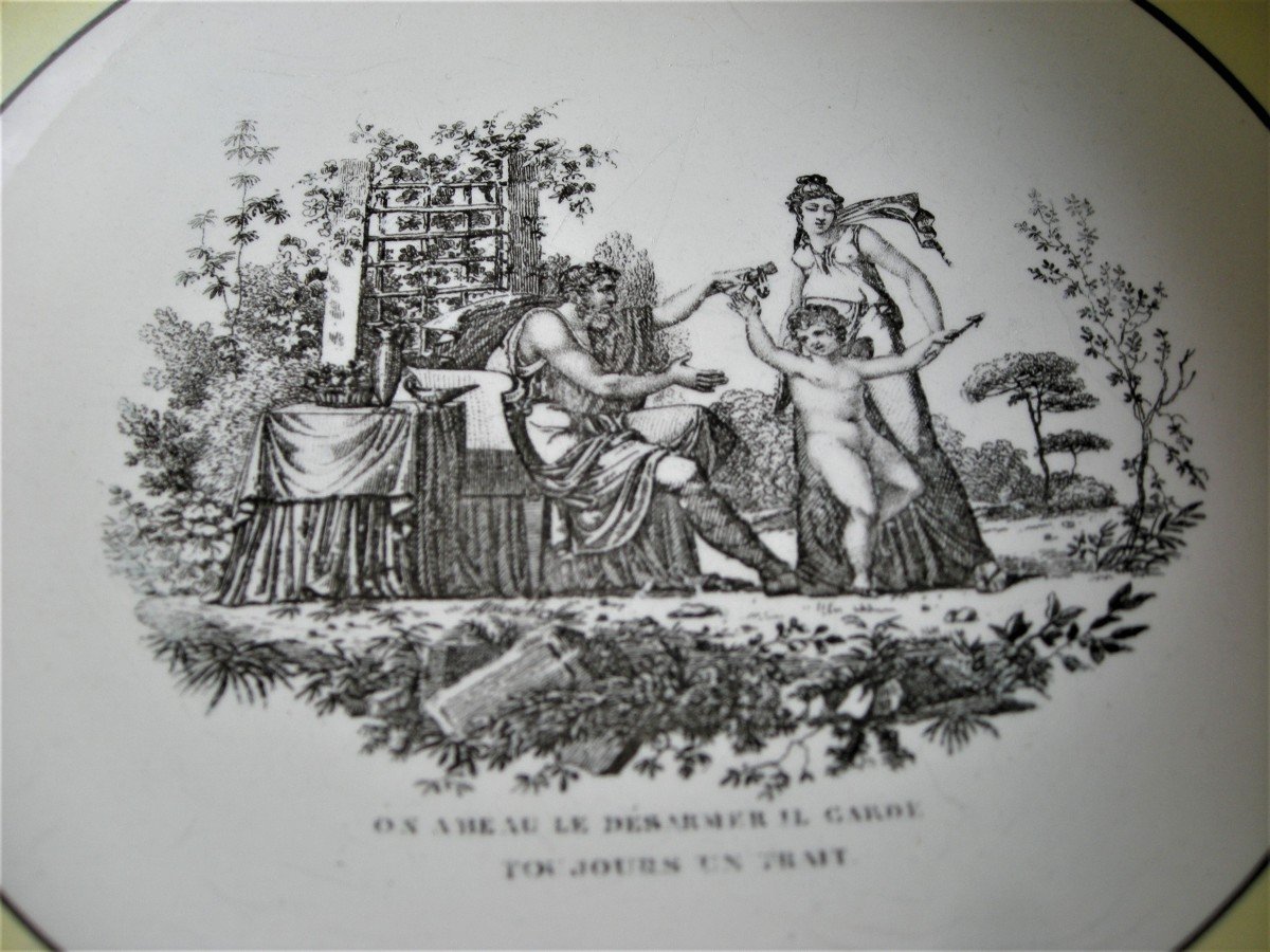 Plat  Rond  Et  Creux  En  Faience  Fine  Decor  Grisaille  De  Creil  Vers  1818-photo-5