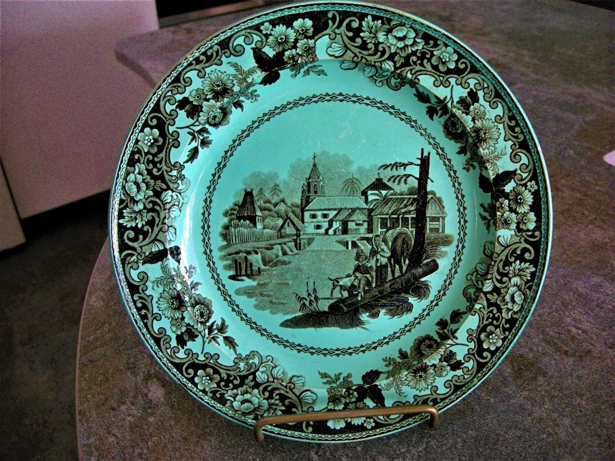 ASSIETTE  FAIENCE  FINE  VERTE  1834  SIGNEE  CREIL