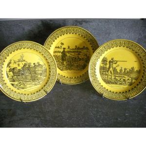 Trois Assiettes Faïence Fine Jaune Décor Chasse De Montereau