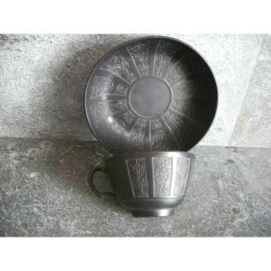Tasse et Soucoupe en Black Basalt Décor Rare signées CREIL